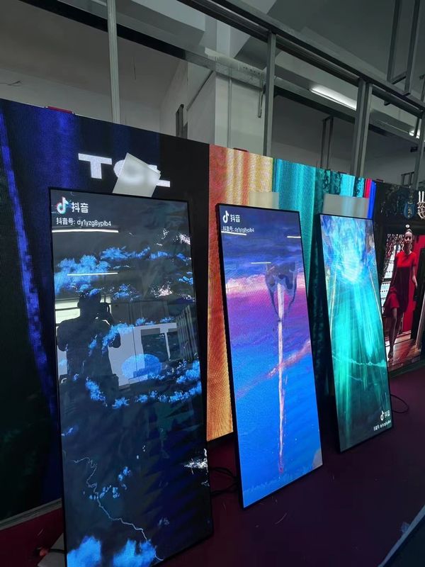 آلومینیوم آهن فولاد LED پوستر صفحه نمایش 960*1920 صفحه نمایش LED P2.5 داخلی 3840hz IP56